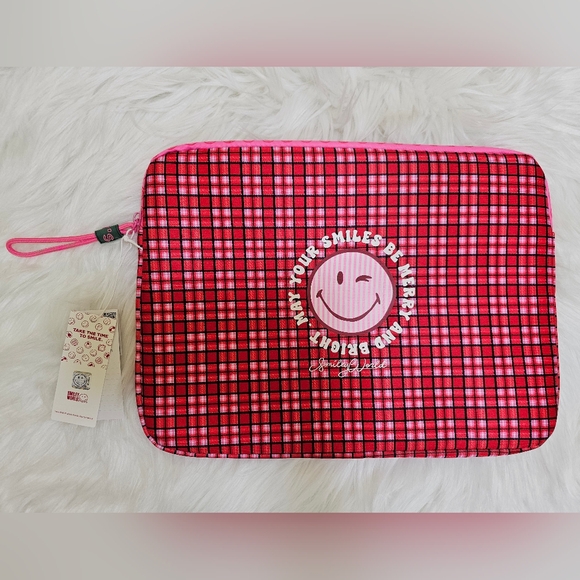 Women'secret Handbags - New Smiley World Women'secret Laptop Case
